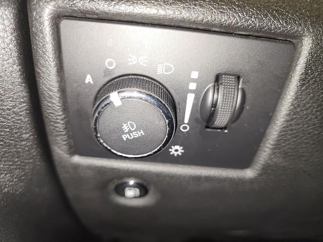 Used 2014 Granite Crystal Clearcoat Metallic Jeep  image 22