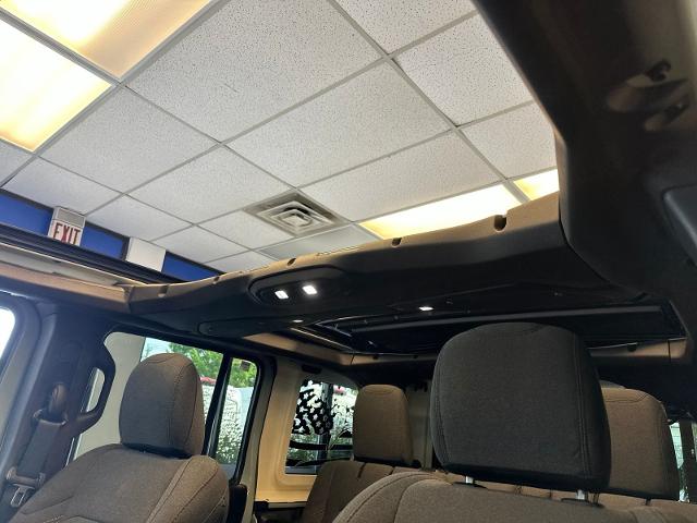 Used 2024 Earl Clearcoat Jeep  image 11