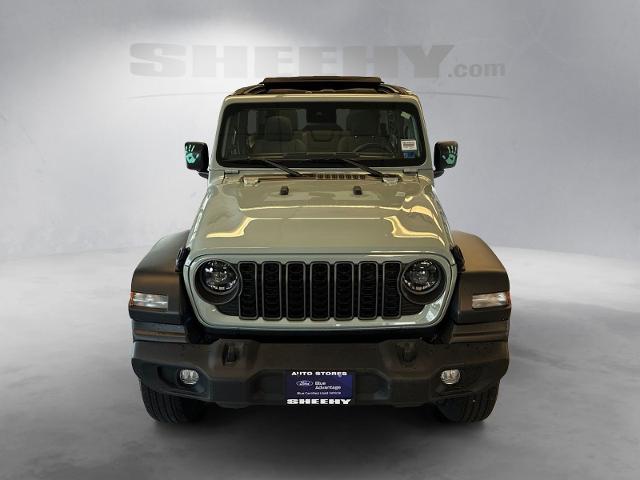 Used 2024 Earl Clearcoat Jeep  image 16