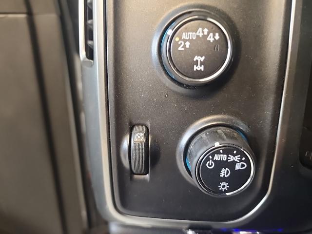Used 2017 Summit White Chevrolet  image 21