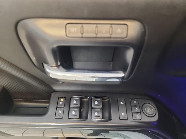 Used 2017 Summit White Chevrolet  image 22