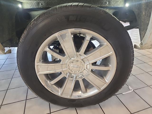 Used 2017 Summit White Chevrolet  image 23