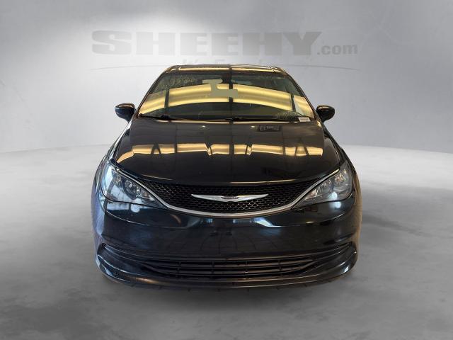 Used 2017 Brilliant Black Crystal Pearlcoat Chrysler  image 13