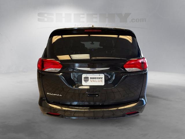 Used 2017 Brilliant Black Crystal Pearlcoat Chrysler  image 14