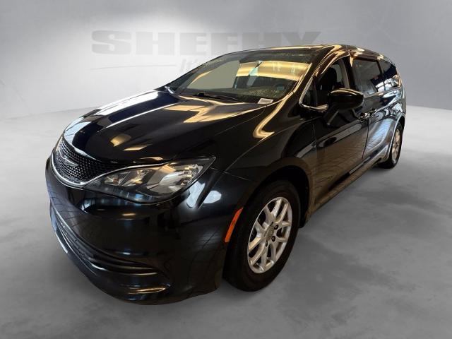 Used 2017 Brilliant Black Crystal Pearlcoat Chrysler  image 17