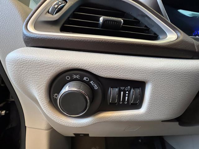 Used 2017 Brilliant Black Crystal Pearlcoat Chrysler  image 20
