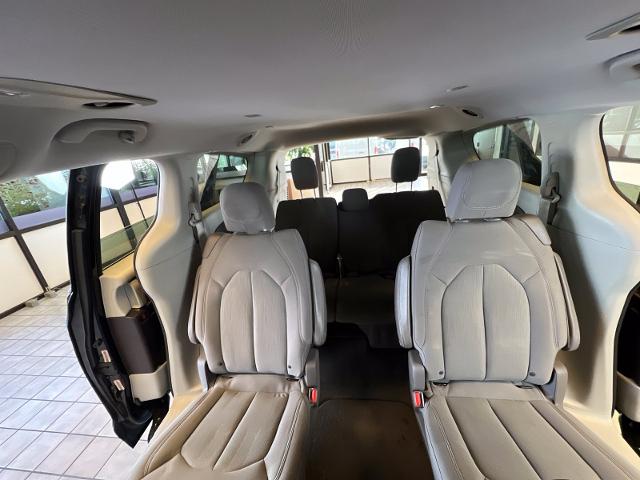Used 2017 Brilliant Black Crystal Pearlcoat Chrysler  image 29