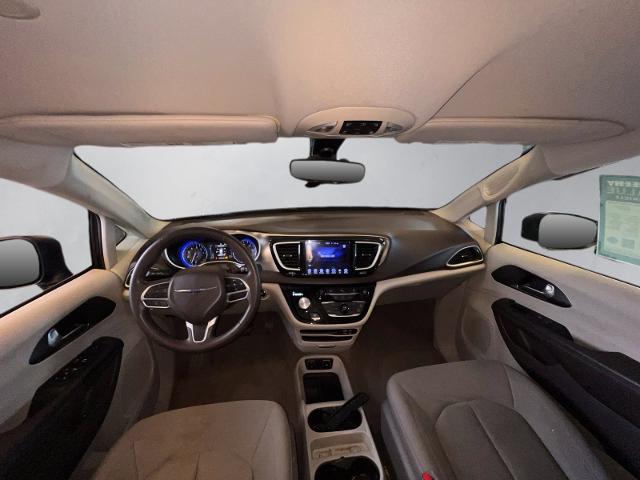 Used 2017 Brilliant Black Crystal Pearlcoat Chrysler  image 3