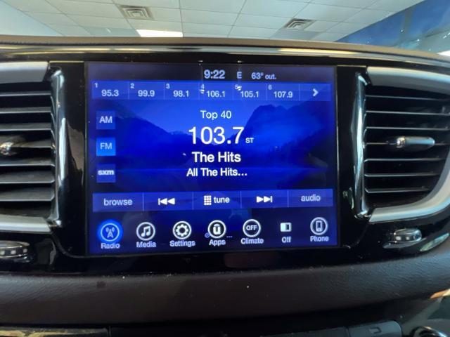 Used 2017 Brilliant Black Crystal Pearlcoat Chrysler  image 5