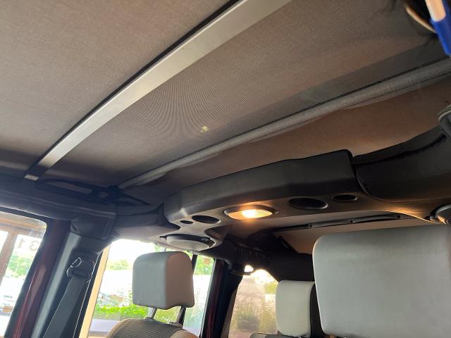Used 2007 Red Rock Crystal Pearlcoat Jeep  image 10