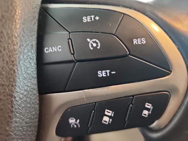 Used 2014 Bright White Clearcoat Jeep  image 18