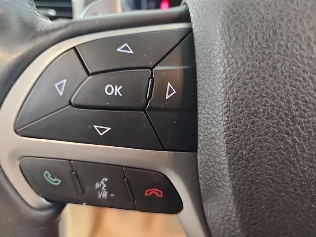 Used 2014 Bright White Clearcoat Jeep  image 19