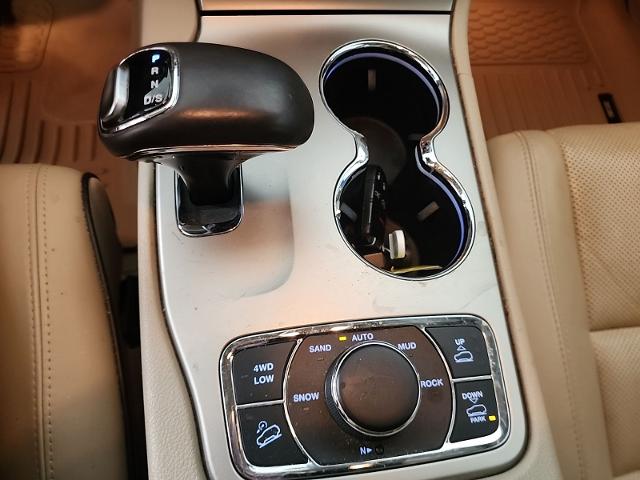 Used 2014 Bright White Clearcoat Jeep  image 20