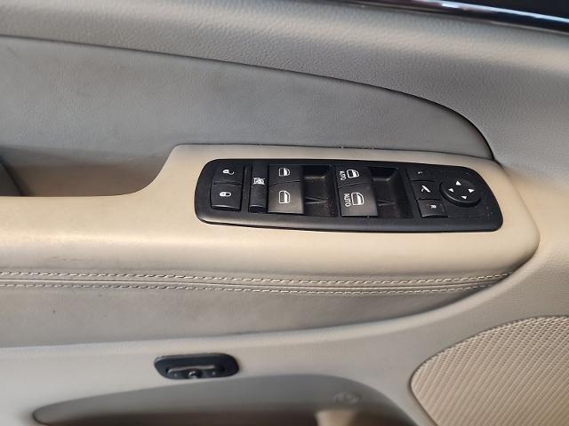 Used 2014 Bright White Clearcoat Jeep  image 22
