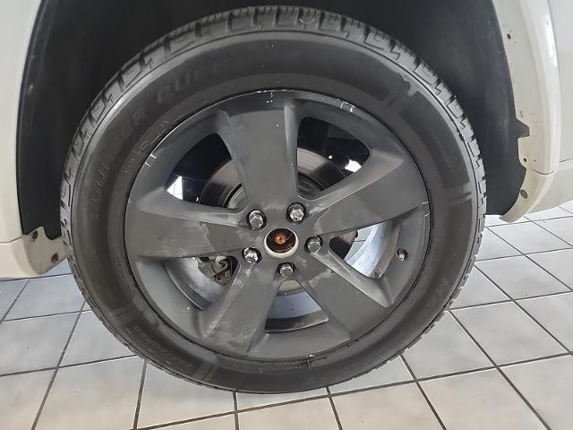 Used 2014 Bright White Clearcoat Jeep  image 24