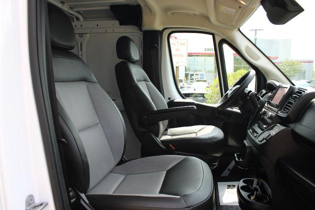 Used 2025 Bright White Clearcoat RAM  image 22