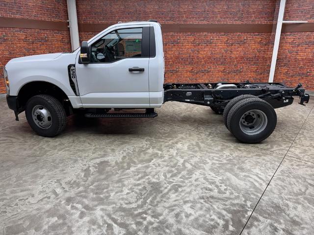 New 2026 Oxford White Ford F-350® XL image 2