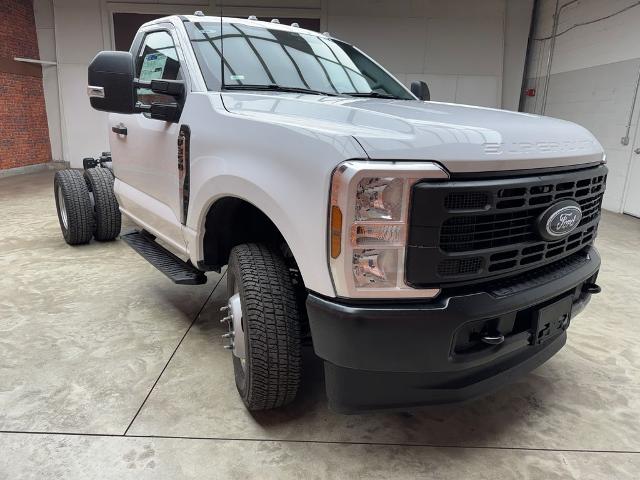 New 2026 Oxford White Ford F-350® XL image 7