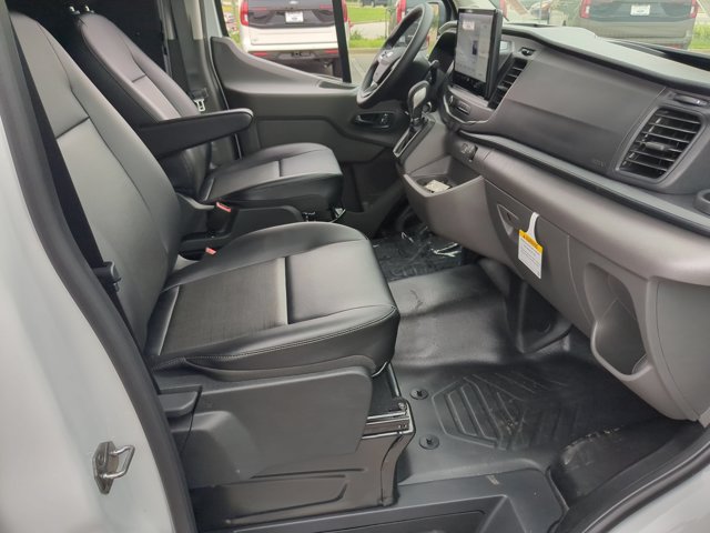New 2026 Oxford White Ford Cargo Van image 33