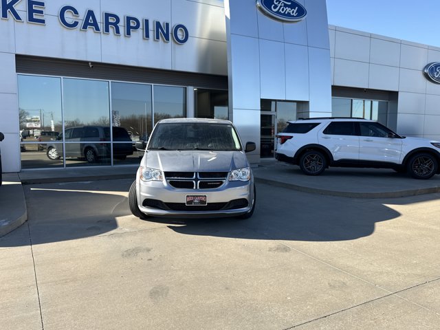 Used 2018 Dodge Grand Caravan SE with VIN 2C4RDGBG5JR296705 for sale in Columbus, KS