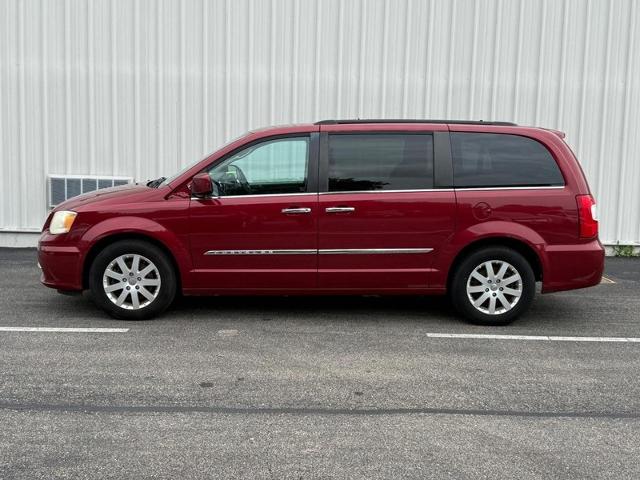 Used 2016 Chrysler Town & Country Touring with VIN 2C4RC1BG9GR138635 for sale in Fort Atkinson, WI
