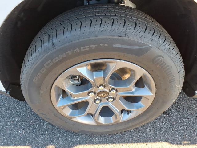 New 2026 Space White Metallic Ford XLT image 29