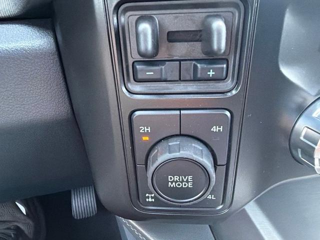 New 2027 Glacier Gray Metallic Tri-Coat Ford F-350® Platinum® image 52