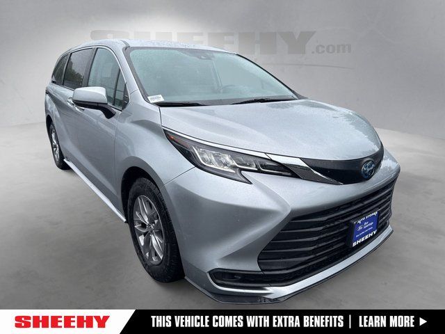 2023 Toyota Sienna 