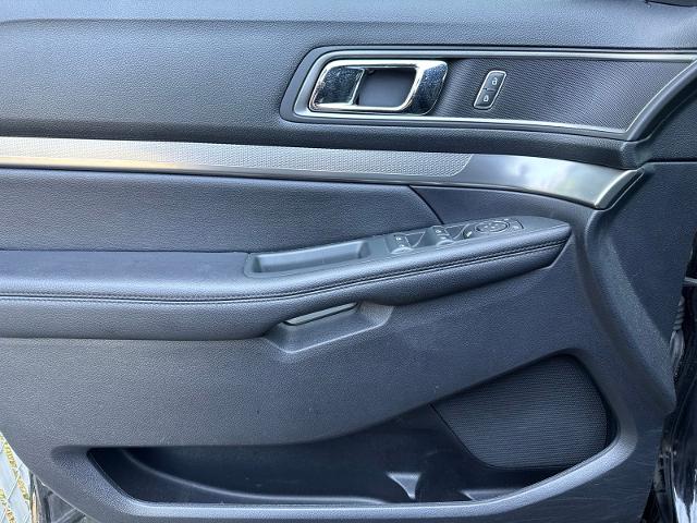 Used 2018 Shadow Black Ford  image 25