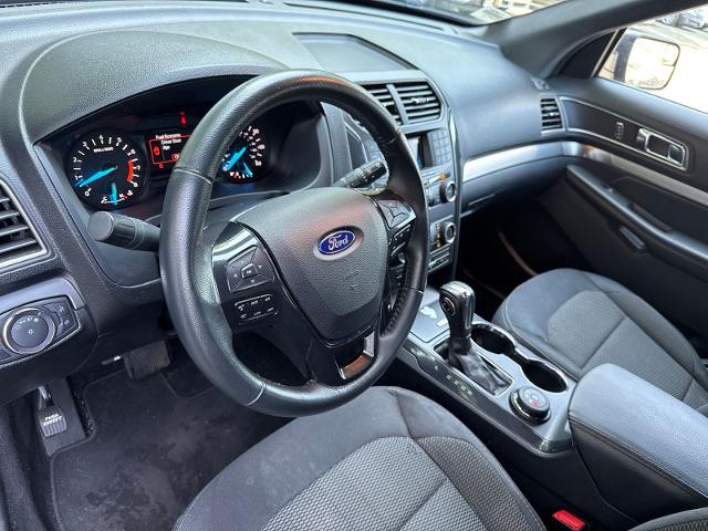 Used 2018 Shadow Black Ford  image 9