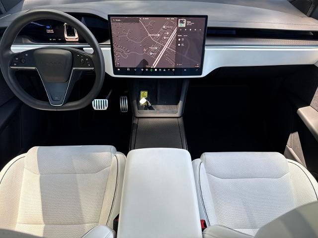 Used 2023 White Tesla  image 3