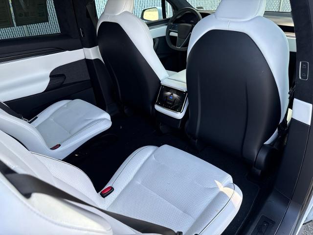 Used 2023 White Tesla  image 33
