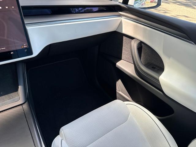 Used 2023 White Tesla  image 37