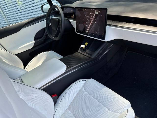 Used 2023 White Tesla  image 9