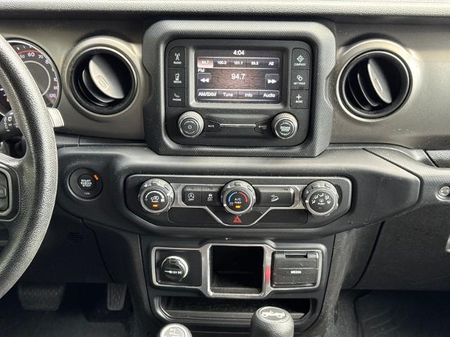 Used 2019 Billet Silver Metallic Jeep  image 23