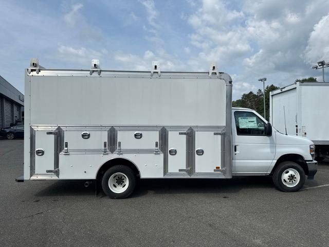 New 2024 Oxford White Ford Base image 50