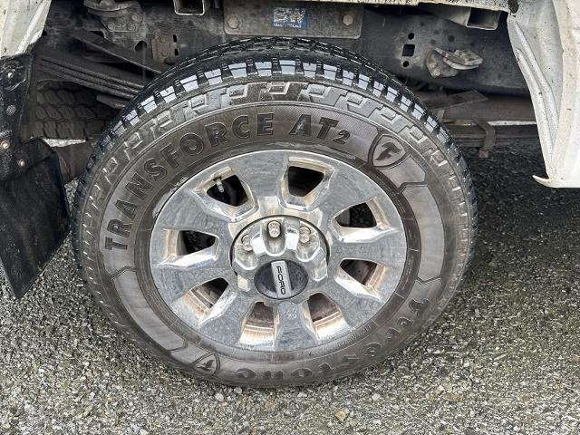 Used 2017 White Platinum Clearcoat Metallic Ford  image 27