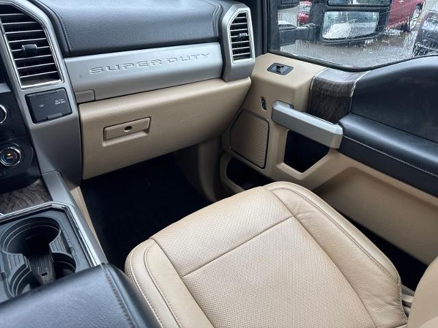 Used 2017 White Platinum Clearcoat Metallic Ford  image 28