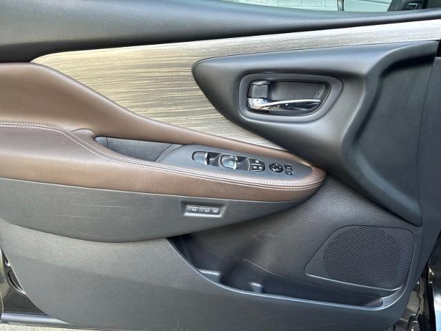 Used 2017 Magnetic Black Nissan  image 23