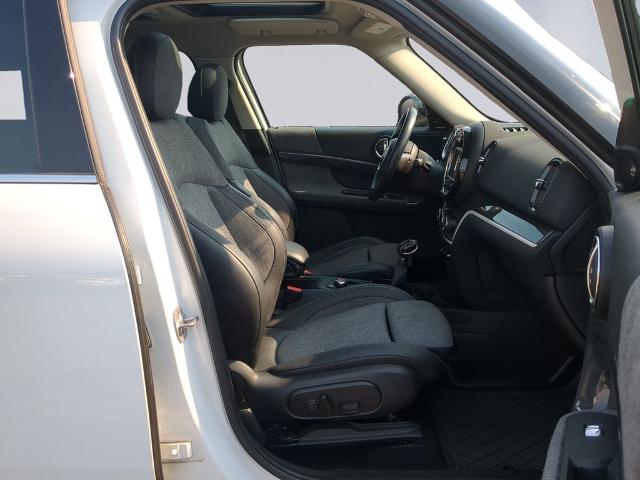 Used 2018 Light White MINI  image 19