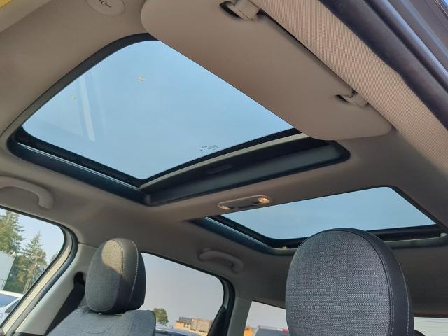 Used 2018 Light White MINI  image 24