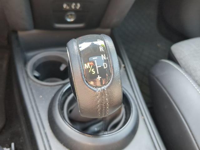 Used 2018 Light White MINI  image 29