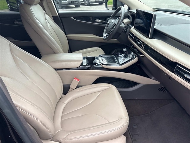 Vehicle Image 24