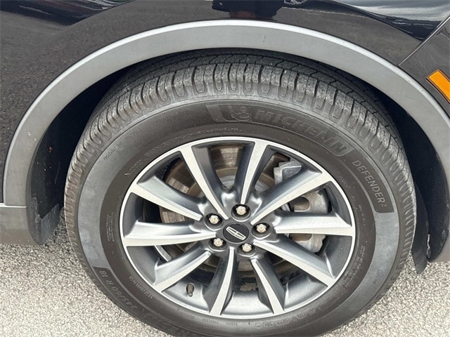 Vehicle Image 9