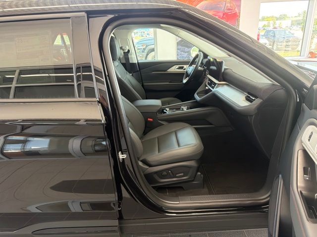 New 2026 Agate Black Metallic Ford Active image 39