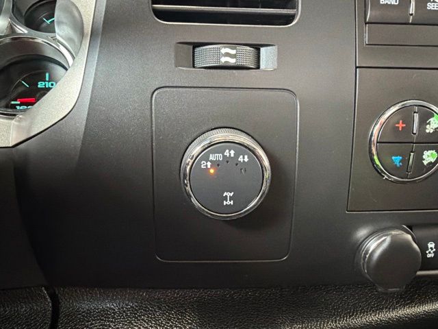 Used 2013 Blue Topaz Metallic Chevrolet  image 18