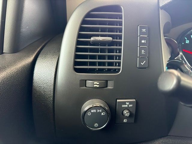 Used 2013 Blue Topaz Metallic Chevrolet  image 21