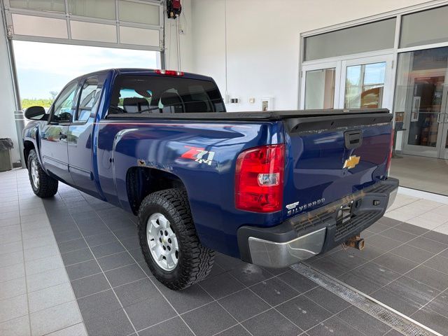 Used 2013 Blue Topaz Metallic Chevrolet  image 3