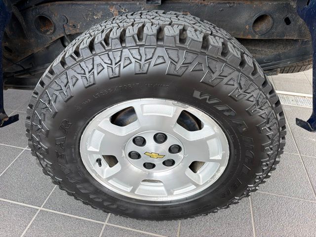 Used 2013 Blue Topaz Metallic Chevrolet  image 6