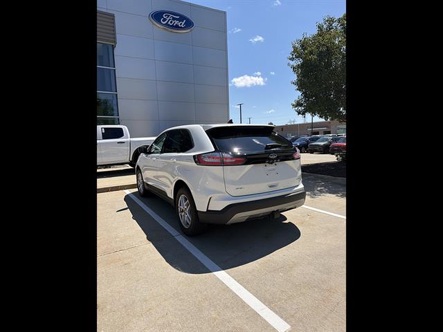 Used 2024 Star White Ford SEL image 17